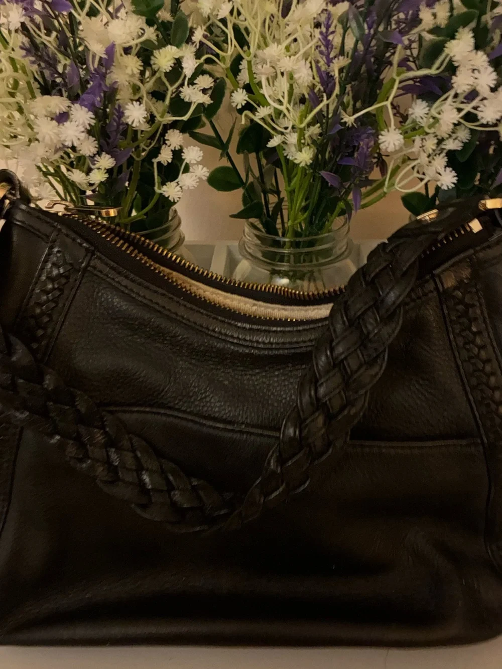 MICHEAL KORS BLACK LEATHER POCKET BOOK.